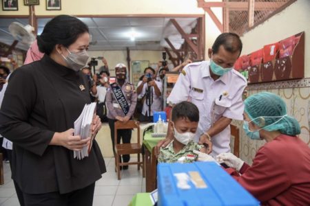 Dua Pasien Omicron Meninggal, Puan: Vaksinasi Harus Dikebut!