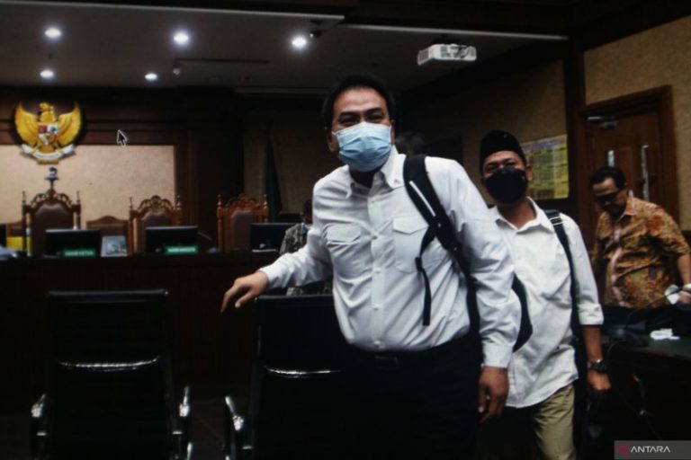 Terbukti Melakukan Suap, Aziz Syamsuddin Dituntut 4 Tahun 2 Bulan Penjara
