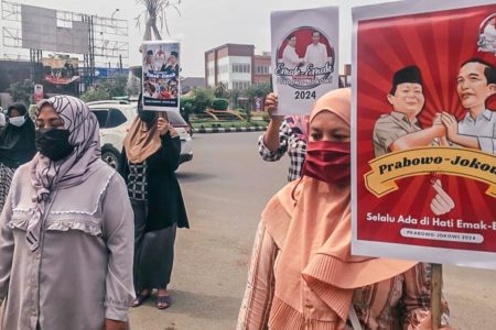 Puluhan Emak-emak Deklarasi Prabowo-Jokowi Maju di Pilpres 2024