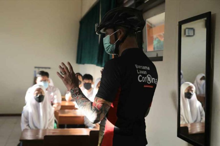 Keliling Cek Sekolah PTM 100 Persen, Ganjar : Perlu Satgas untuk Awasi Prokes