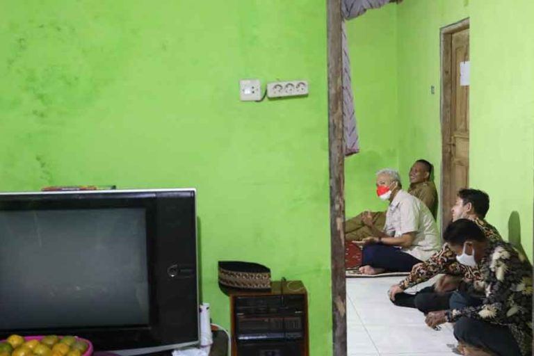 Bermalam di Rumah Warga, Ganjar : Dua Tahun Tak Bisa Begini Karena Pandemi