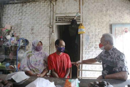 Warga Banjarnegara Girang Rumahnya Direnovasi Gubernur Ganjar