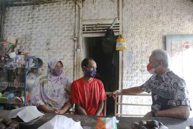 Warga Banjarnegara Girang Rumahnya Direnovasi Gubernur Ganjar
