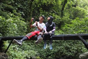 Trail Running Bareng Istri, Ganjar Taklukkan Trek CLBK