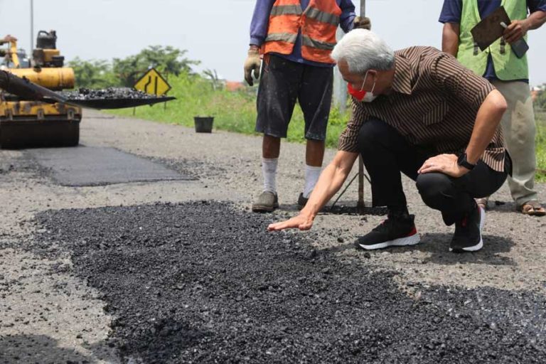Terima Aduan Lubang di jalan Tol, Ganjar Minta Pengelola Lakukan Perbaikan