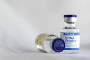 Penerima Vaksin AstraZeneca Dosis 1 dan 2 Boleh Disuntik Booster Pfizer