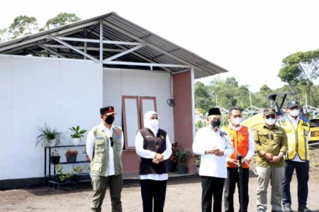 Gubernur Khofifah Pastikan Huntara Semeru Siap Ditempati Saat Lebaran