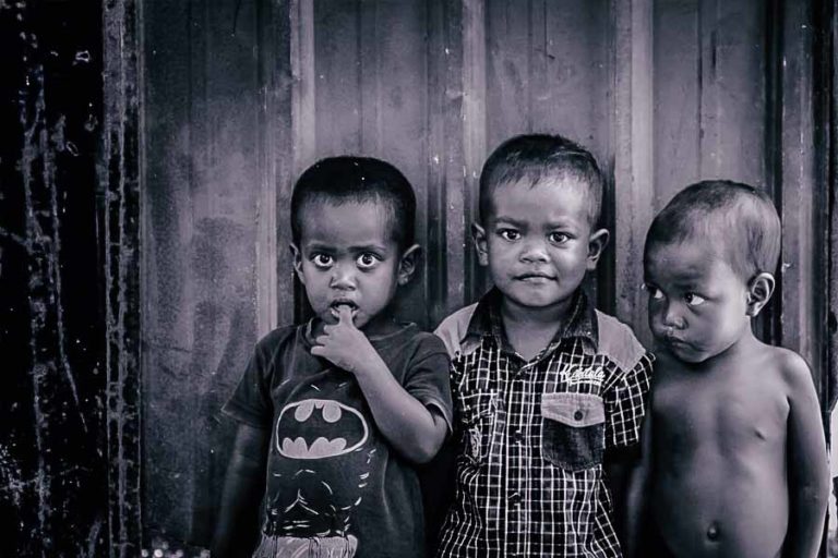 Saran untuk Selebriti, Lebih Baik Asuh Bayi Manusia Ketimbang Boneka Arwah