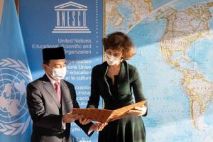 Dubes RI untuk Perancis Serahkan Surat Kepercayaan pada Dirjen UNESCO