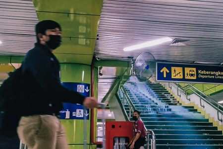 Kasus Covid-19 Jakarta Merangkak Naik, Pemkot Jaksel Ingatkan Penggunaan Masker stasiun gambir