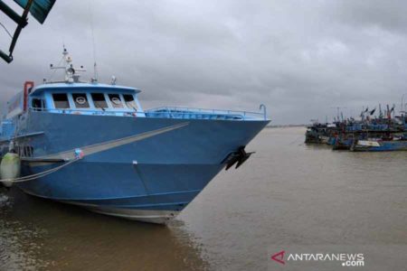 Ombak Capai 2,5 Meter, Kapal Penyeberangan Jepara – Karimunjawa Berhenti Beroperasi