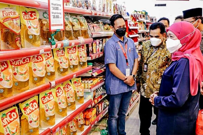 Kebijakan Minyak Goreng Satu Harga, Gubernur Khofifah : Jangan Panic Buying