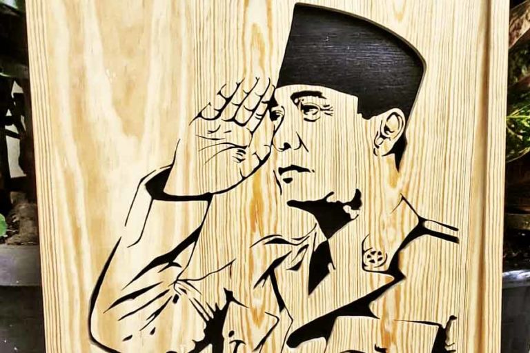 Rindu Teman Berujung Omset Puluhan Juta Dari Kerajinan Kayu