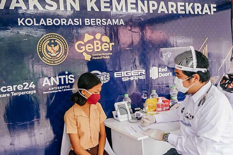 Jelang MotoGP Mandalika, Kemenparekraf dan RedDoorz Vaksinasi 700 Ribu Orang