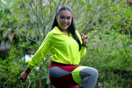 Bersama Komunitas Zumba, Denada Sambut 2022 dengan Love Revolution
