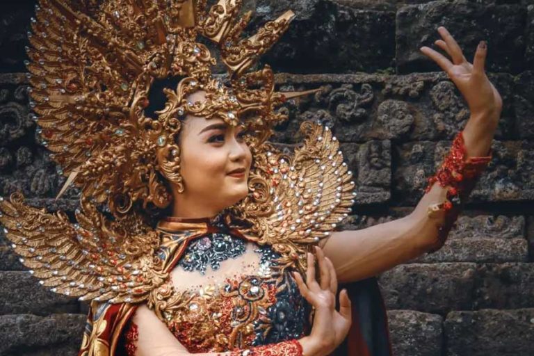 Sajikan Lima Tari Jawa Timur, Dwi Retno Boyong Gelar di Ajang Duta Budaya Indonesia 2022