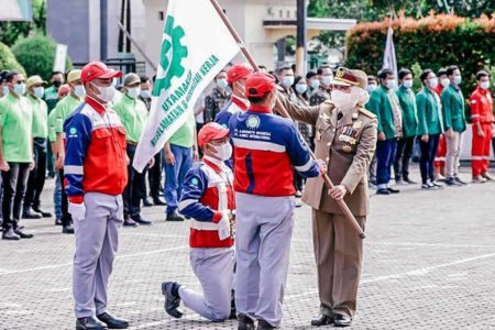Peringati Bulan K3 Nasional, Gubernur Khofifah Tegaskan Komitmen Perlidungan Pekerja di Era Disrupsi Teknologi Digital