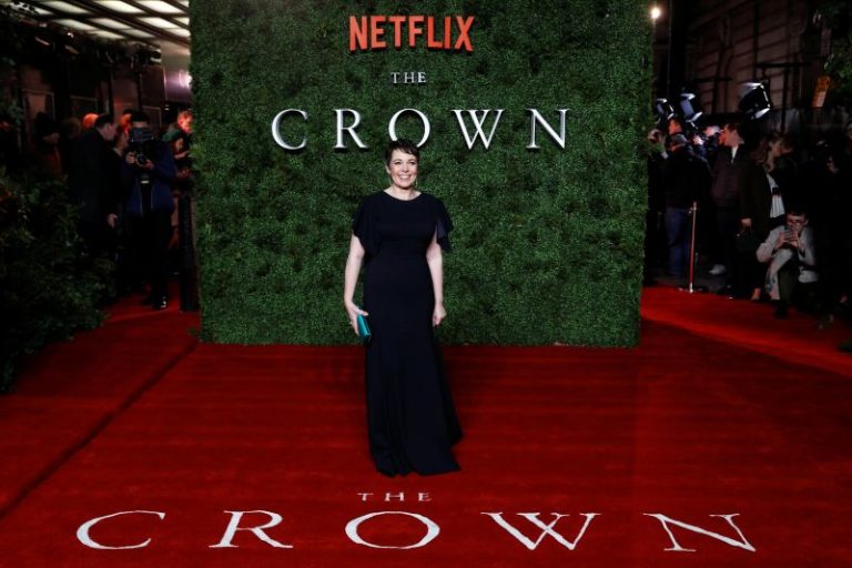 Barang Antik Berharga 150 Ribu Pounds Milik Drama Kerajaan ‘The Crown’ Dicuri