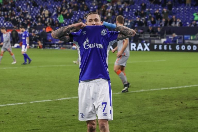Akibat Invasi Rusia Ke Ukraina, Schalke 04 Akan Copot Logo Gazprom dari Jersey