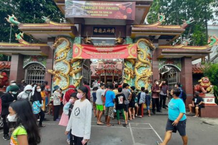 Ratusan Anggota Satpol PP Siap Jaga Perayaan Imlek di Jakarta