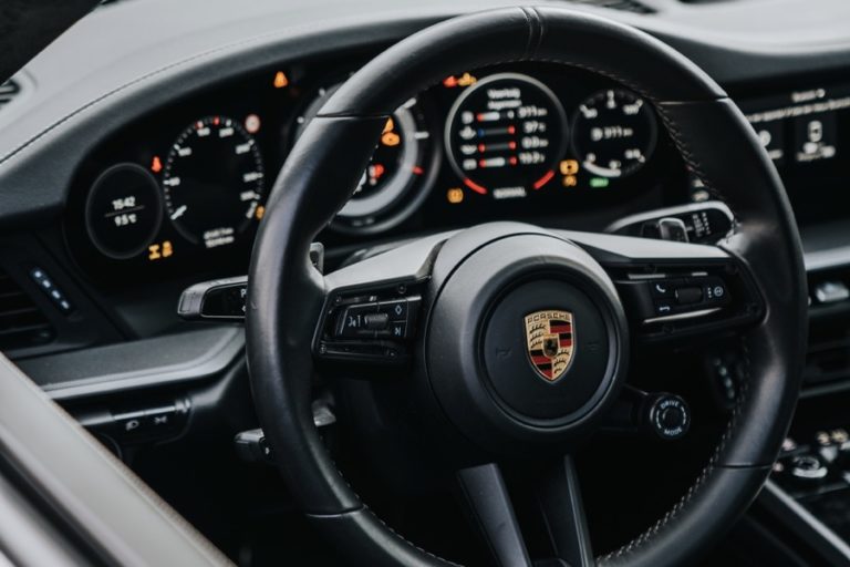 Ingin Andalkan Penjualan Mobil Sport Listrik, Porsche Siap Rombak Pabrik Utama Mereka