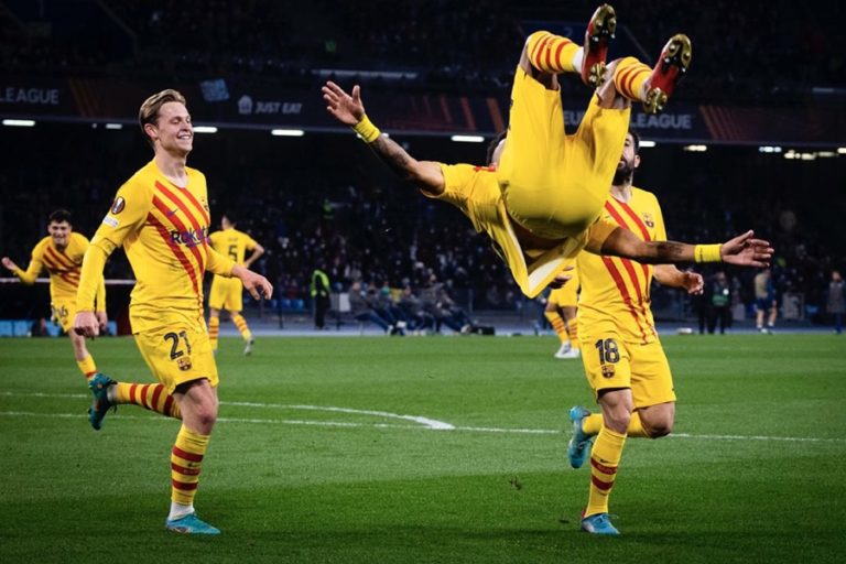 Imbang di Kandang, Barcelona Menggila Kala Bertandang Ke Napoli