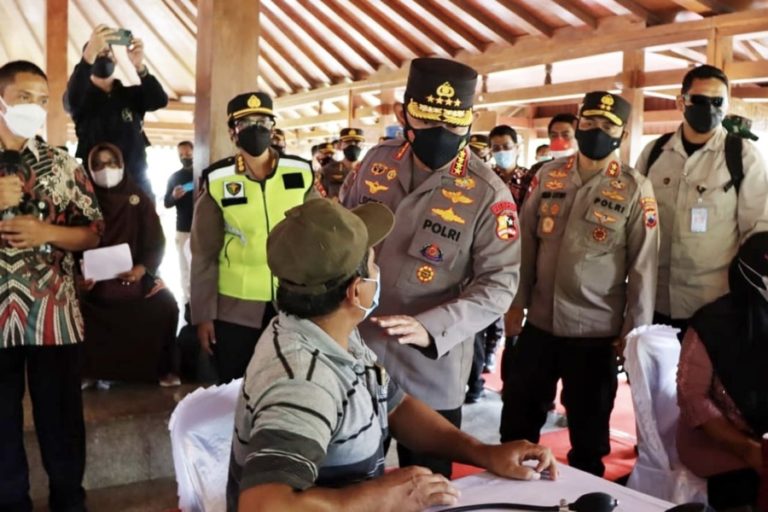 Kapolri Gelar Percepatan Vaksinasi di Candi Borobudur, Demi Hadapi Omicron