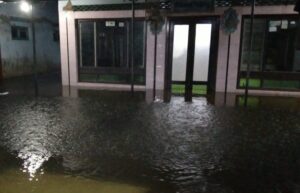 Diguyur Hujan Deras, 319 Rumah di Pemalang Direndam Banjir Salah satu rumah di Desa Tasikrejo, Kabupaten Pemalang, Jawa Tengah terdampak banjir.