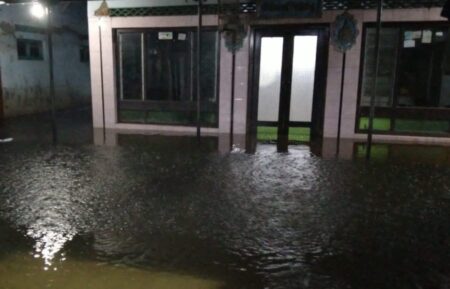 Intensitas Hujan Tinggi, 2.433 Rumah Warga di Cirebon Terendam Banjir Salah satu rumah di Desa Tasikrejo, Kabupaten Pemalang, Jawa Tengah terdampak banjir.