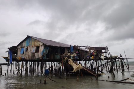 Terdampak Gelombang Tinggi, 18 Rumah Terapung Rusak Parah di Sorong
