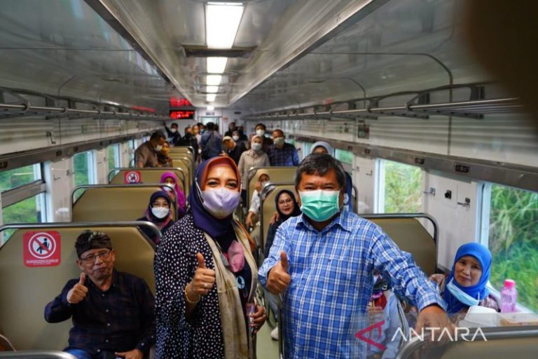 Bupati Ikut Serta Operasional Perdana Kereta Api Jurusan Garut-Pasar Senen