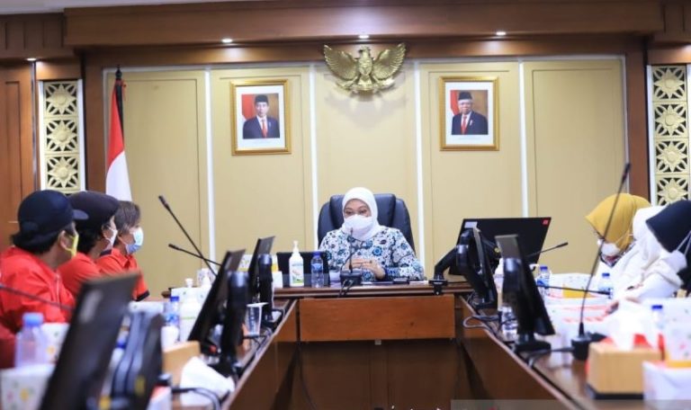 Dengarkan Aspirasi KASBI Terkait JHT, Ida Fauziyah: Permenaker Akan Saya Revisi