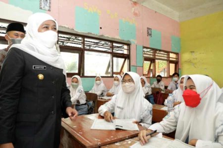 Gubernur Khofifah Pastikan PTM Jatim Sesuaikan Ketentuan Terbaru