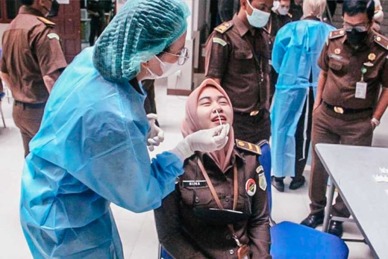 Bareng Poliklinik Kejati Sumut, Kejati Sumut Gelar Tes Antigen untuk Seluruh Pegawai