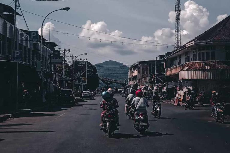 BMKG Ingatkan Potensi Hujan Lebat Disertai Petir dan Angin Kencang di Maluku