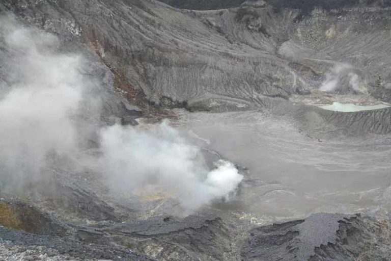 Terpantau Muntahkan Asap Solfatara, Ini Kondisi Gunung Tangkuban Perahu