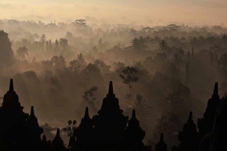 Bikin Ganjar Terharu, Umat Hindu dan Buddha Bisa Beribadah di Prambanan dan Borobudur
