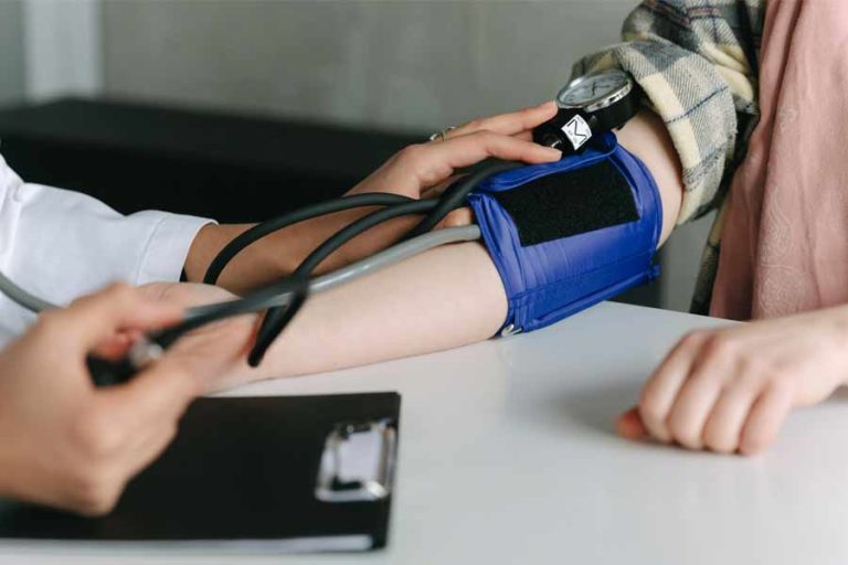 Tunda Kehamilan dengan Obat Kontrasepsi Hormonal, Jangan Lupa Rutin Cek Tensi