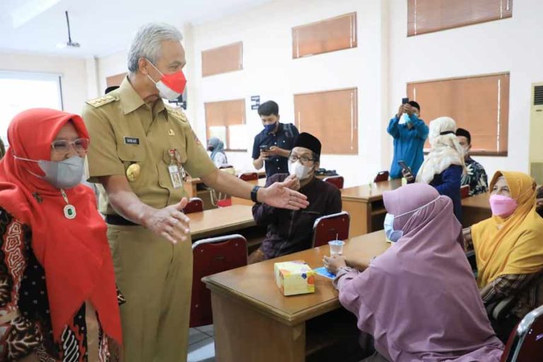 Dorong Pendidikan Berkarakter, Ganjar Berikan Bantuan Senilai Rp107 Miliar untuk 2201 Lembaga Agama