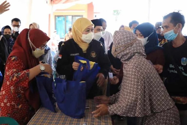 Gubernur Khofifah Minta Pelaku Usaha Ultra Mikro tidak Tergiur Bujuk Rayu Pinjol Ilegal