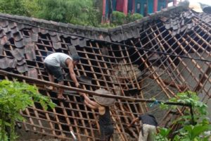 Satu Rumah di Pelabuhanratu Ambruk Akibat Angin Kencang