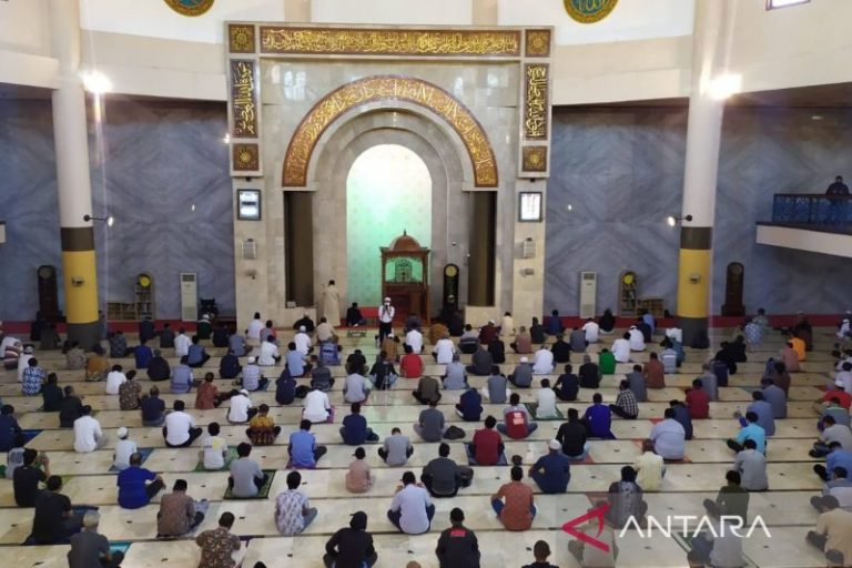 Masjid Raya Bandung Terapkan Protokol Kesehatan dalam Pelaksanaan Ibadah Selama Bulan Ramadan