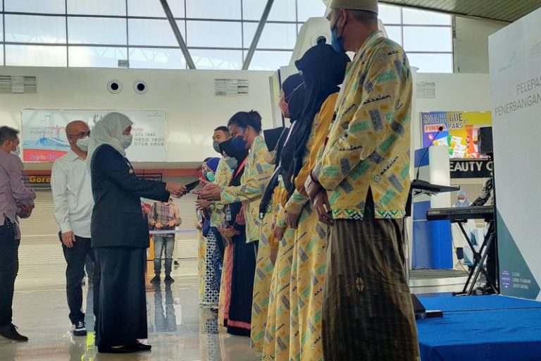 Berkat Direct Flight ke Madinah, Gubernur Khofifah Yakin Bandara Juanda Jadi Hub Jamaah Umrah