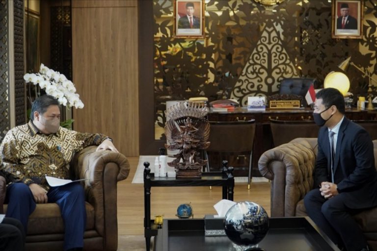 Kunjungi Indonesia, Menteri Pembangunan Nasional Singapura dan Airlangga Bahas Kerja Sama Strategis