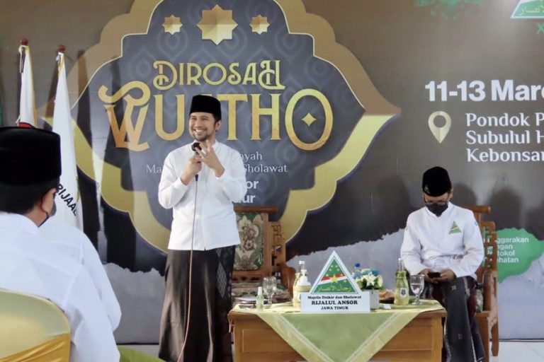 Berikan Orasi Ilmiah di Dirosah Wustho Rijalul Anshor, Emil Ajak Santri Kuasai Teknologi Informasi