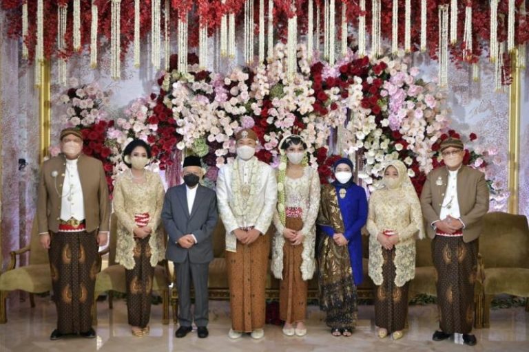 Wapres Ma’ruf Amin Berikan Nasihat Nikah di Pernikahan Stafsus Presiden Putri Tanjung dan Guinandra