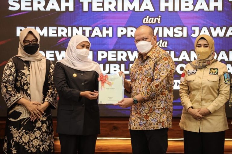 Beri Apresiasi, Ketua DPD RI: Bu Khofifah Memang Gubernur Gak Pake Lama