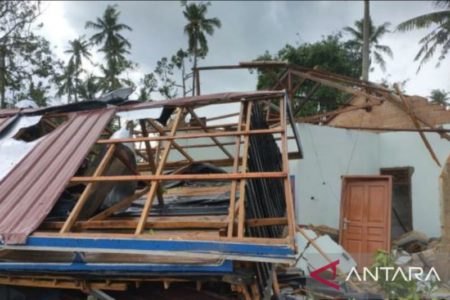 Diterjang Angin Kencang, Ratusan Rumah di Bangka Tengah Rusak