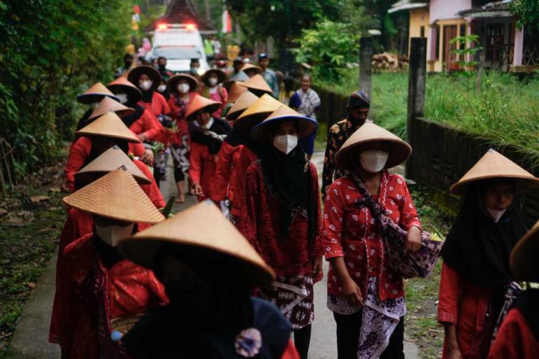Wiwitan, Cara Petani Cangkring Mengungkap Syukur dan Harapan