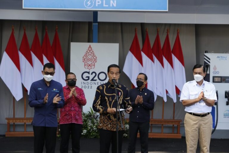 Presiden Jokowi Apresiasi Kesiapan PLN Dukung KTT G20, Resmikan SPKLU Ultra Fast Charging Pertama di RI